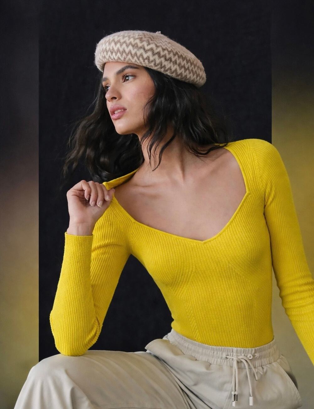 Anthropologie knit bodycon top sweetheart neckline. Chartreuse Yellow women XXS